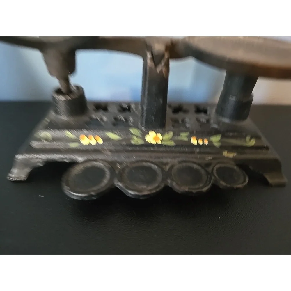 Vtg‎ Mini Cast Iron Balance Scale Weight Figure No Weights